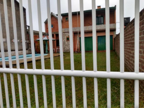 CASA BEIRA MAR ACOMODA 15 PESSOAS COM PISCINA